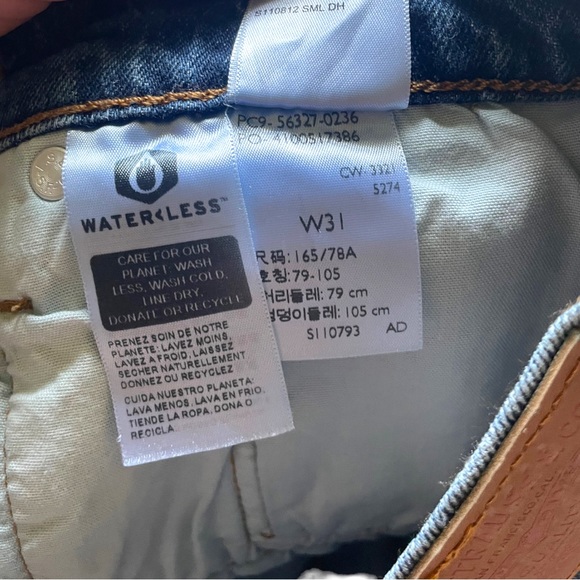 NWT Levi's 501 Original High Rise Women's Shorts Salsa Halfway Medium Wash 31 - Picture 5 of 9